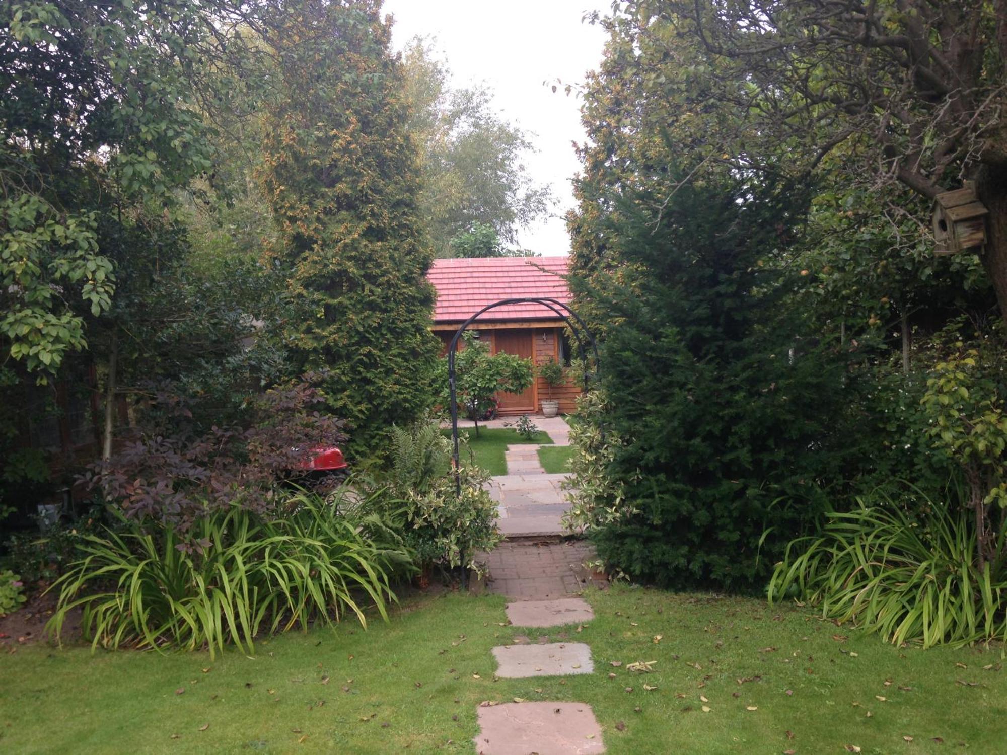 Manor Garden Lodge Wirral Exterior photo